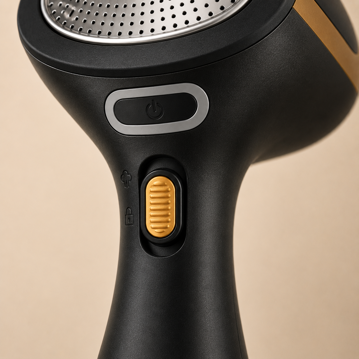Défroisseur vapeur LISSO avec sa brosse textile amovible et son câble 2 mètres